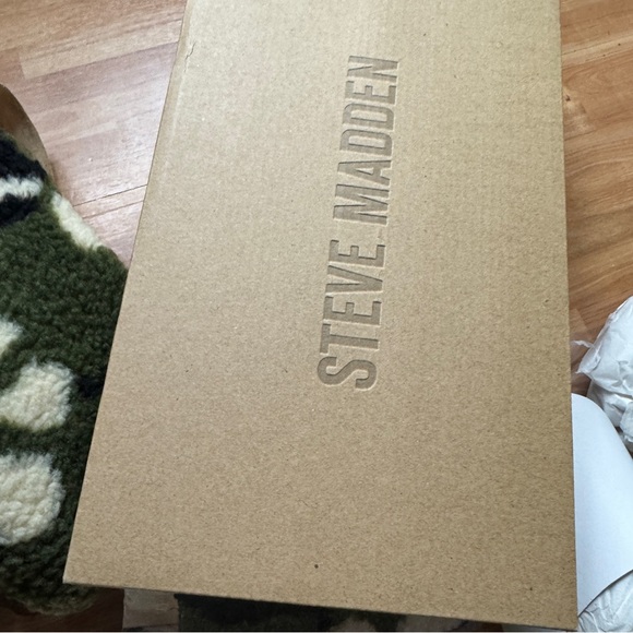 Steve Madden vesa camoflage furry slippers size 9 new in box - Picture 9 of 10